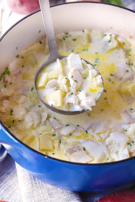 New England Fish Chowder is an easy soup recipe to make with cod or another whitefish, potatoes, and only a few other ingredients! This fish chowder is gluten-free, and uses scalded milk, a pinch of nutmeg, thyme and bay leaves, and PERFECTLY poached fish for the ultimate authentic creamy New England fish chowder recipe. Haddock Chowder Recipe, Fish Chowder Recipe New England, Fish Chowder Recipe, Poached Fish, Fish Chowder, Potatoes And Onions, Chowder Recipe, Chowder Recipes, Bay Leaves