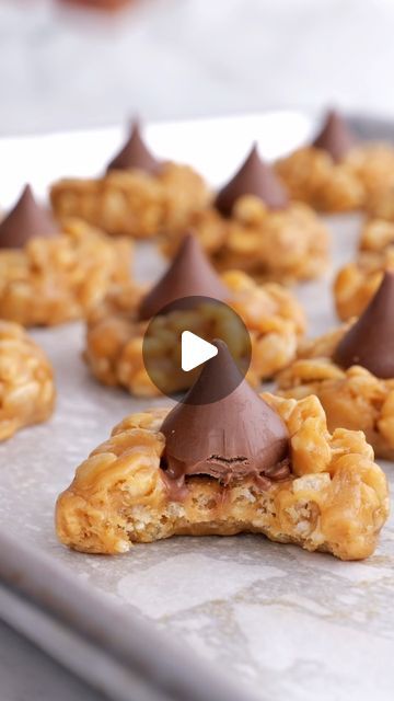 No Bake Peanut Butter Kiss Cookies, Bakery Favorites, No Bake Cookies Recipe, 1960s Food, Cookies Easy Recipe, Peanut Butter Rice Crispies, Chex Recipes, Peanut Butter Brownies Recipe, Best No Bake Cookies