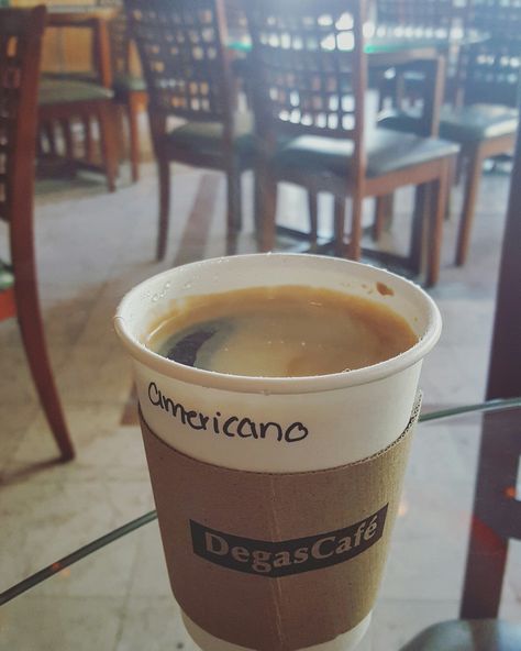 Espresso Americano ☕ recién tostado y café de altura �🗻 Hot Americano Coffee, Black Americano Coffee, Coffee Aesthetic Americano, Espresso, Cafe, Tableware