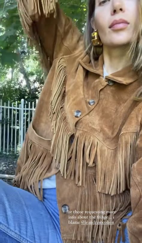 Fringe Outfit Western, Cold Fashion, Suede Fringe Jacket, Style Inspiration Casual, Free People Style, Mia 3, Boho Chic Outfits, Fantasy Fashion, Fashion Killa