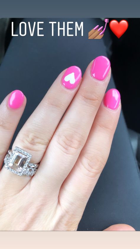 Oval Valentines Nails Pink, Bright Pink Valentines Day Nails, Kids Valentine Nails, Valentines Nails Dip Powder, Pink Valentines Day Nails Short, Oval Valentines Nails, Valentines Day Nails Gel Short, Cute Short Valentine Nails, Valentines Nails Almond