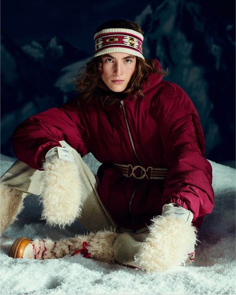 Isabel Marant Ski Snow Collection Mode Au Ski, Apres Ski Outfits, Apres Ski Style, Comfortable Loungewear, Ski Fashion, Fashion Photography Inspiration, Vogue Japan, Puffy Jacket, Loungewear Sets