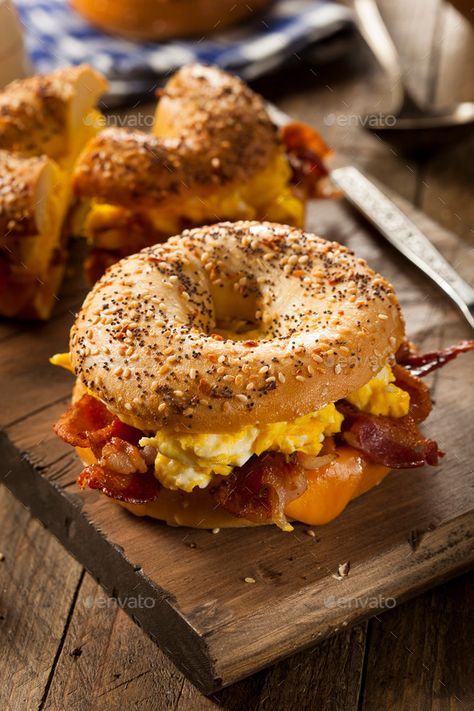 Bagel Breakfast, Bagel Breakfast Sandwich, Best Breakfast Sandwich, Breakfast Bagel, Bagel Sandwich, Egg And Cheese, Chapati, Bacon Cheese, Diet Keto