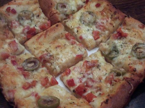 Pampered Chef Roasted Pepper Focaccia Chef Website, Refrigerated Pizza Dough, Crostini Recipes, Pampered Chef Consultant, Focaccia Recipe, Pampered Chef Recipes, Italian Salad Dressing, Top Kitchen, Roasted Peppers