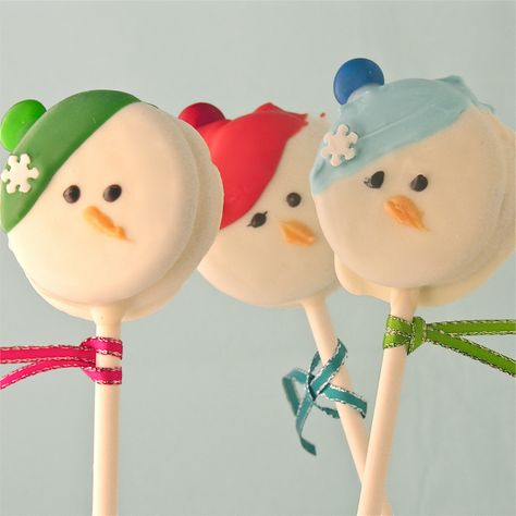 Oreos On A Stick, Snowman Treats, Oreo Cookies Dipped, Wilton Candy Melts, Snowman Cookies, Oreo Pops, Cookie Pops, Oreo Cookie, Christmas Sweets