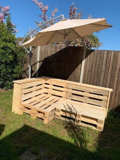 31 Simple DIY Pallet Projects for Your Outdoor Space - 228 Pallet Patio Furniture Diy, Balcony Ideas On A Budget, Pallet Seating, Planter Diy, Pallet Garden Furniture, Pallet Patio Furniture, Pallet Patio, Pergola Ideas, Small Balcony Ideas Apartment