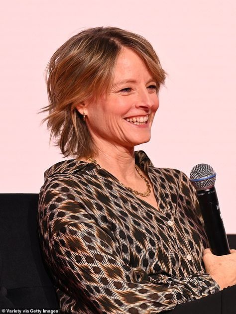 Jody Foster Hairstyles, Jodie Foster Hair, Jodi Foster, Detective Character, True Detective, Jodie Foster, New Haircut, Beauty School, New Haircuts