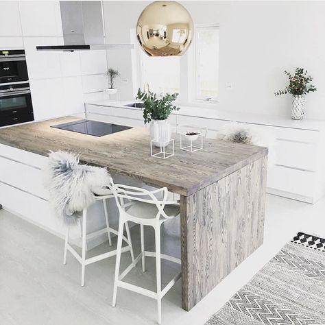 pinterest: bellaxlovee ✧☾ Modern Konyhatervezés, Kitchen Island With Drawers, Sunny House, Kitchen Ikea, Nordic Kitchen, Decor Ikea, Kitchen Island Design, Design Del Prodotto, Apartment Kitchen