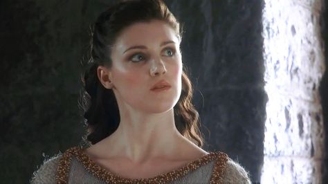 Lucy Griffiths as Lady Marian in Robin Hood BBC Robin Hood Bbc Marian, Lucy Griffiths Marian, Mya Stone, Lucy Griffiths, Robin Hood Bbc, Maid Marian, Fashion Background, Writing Characters, Historical Romance