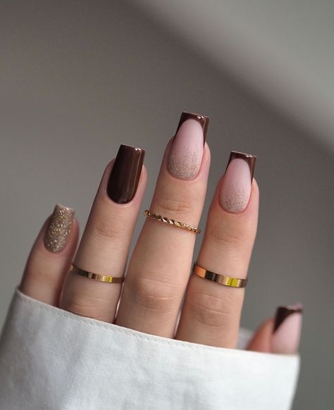 brown nails short Brown And Cream Nails, Brown Nail Art, Brown Nails Design, Cream Nails, Thanksgiving Nails, Brown Nails, Nail Accessories, Black Nails, Almond Nails