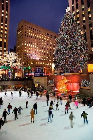 I dream of going ice skating at Rockefeller Center. New York Noel, New York City Christmas, Photo New York, Voyage New York, Nyc Christmas, I Love Nyc, New York Pictures, Ice Rink, Rockefeller Center