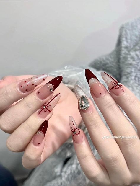 Nail Maroon, Maroon Nail Designs, Nail Noel, Korean Nail Art, Maroon Nails, Hello Nails, Gel Nails Diy, Fake Nails With Glue, Cute Gel Nails