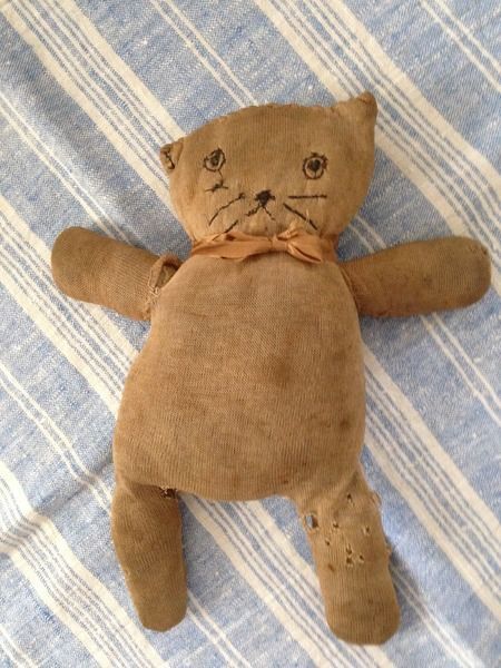 Vintage Stuffed Animals Aesthetic, Old Plushie, Primitive Cat Patterns, Old Stuffed Animals, Primitive Cats, Sock Cat, Cat Dolls, Stuffed Cat, Folk Art Dolls