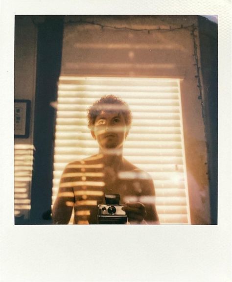 Self-portrait in a mirror [Sx-70] - Polaroid Polaroid Birthday, Polaroid Photo Booth, Instax Polaroid, Polaroid Ideas, Film Polaroid, Polaroid 600, Instax Film, Polaroid Photography, Double Exposure Photography