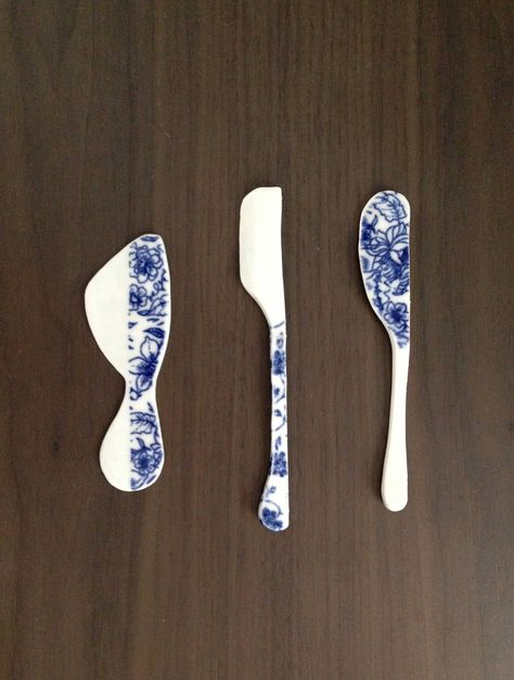 Ceramic Butter Knife, Clay Spoons, Pottery Kitchen, Knife Shapes, Pottery Lessons, Ceramic Tools, Ceramic Knife, Dramatic Arts, Diy Ceramic