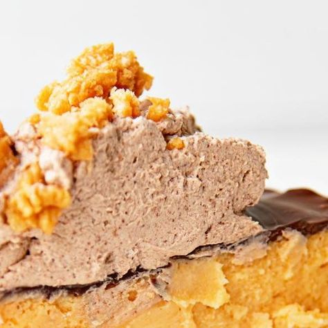 Peabody Johanson on Instagram: "This Chocolate Glazed Scotcharoo Cheesecake is a twist on the cereal treat with the flavors of peanut butter, butterscotch, and chocolate. Recipe Linked In Bio or Visit www.sweetrecipeas.com (note how it’s spelled) and type the name of the recipe in the search box." Captain Crunch Cheesecake, Scotcharoo Cheesecake, Cereal Treats, Chocolate Glaze, Glaze, Cereal, Peanut Butter, Butter, Cheesecake