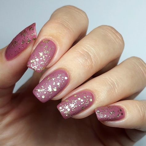 Pink Rose Nails, Dusty Rose Nails, Glitter Manicure, Rose Nails, Pink Nail Designs, Minimalist Pattern, Cool Nail Designs, Us Nails, Nails Ideas