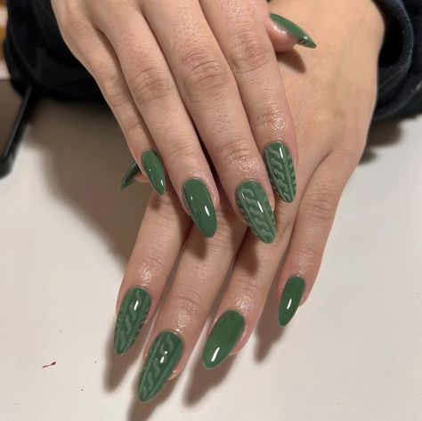 Green Sweater Nails, Sweater Pattern Nails, Winter Green Nails, Jumper Nails, Boring Girl, Potter Nails, Fall Almond Nails, Silhouette Nails, Pattern Nails