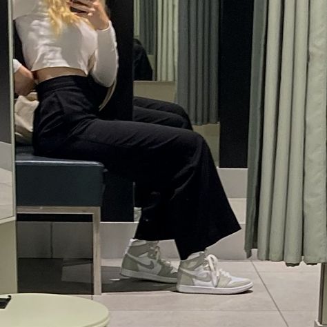 Seafoam Outfit, Jordan 1 Seafoam, Jordan Fit, Outfits With Jordan 1s, Jordan 1s Outfit, Styling Jordans, Jordan Fits, Brandy Melville Outfits, Jordans Outfit