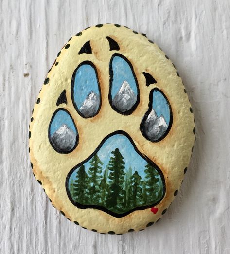 Skunk Rock Painting, Bear Rock Painting, Bear Pebble Art, Bear Painted Rocks, Stone Pictures Pebble Art, Bear Paintings, Diy Rock Art, Painted Rock Animals, Stone Art Painting