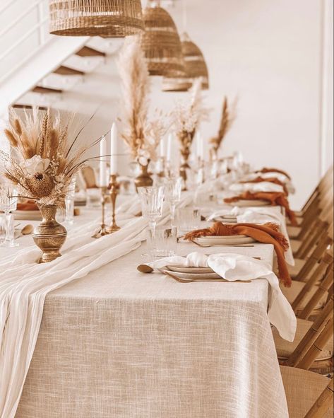 Table Centerpieces Boho Wedding, Elegant Boho Table Setting, Alternative Wedding Table Decorations, Boho Table Scape, Cream Table Cloth Wedding, Beige Tablecloth Wedding, Nude Table Setting, Letter Decorating Ideas, Boho Wedding Place Settings