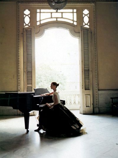 Patrick Demarchelier, Piano Room, Grand Piano, Trik Fotografi, Music Room, Harpers Bazaar, Kate Moss, Piano Music, Classical Music