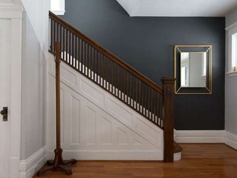 10+ Fantastic Paint Colors For Staircase Walls Gallery -  -  #colorforstaircasewalls #paintcolorsforstaircasewalls #paintcolourforstaircasewalls #paintcoloursforstairways #paintideasforstaircasewalls Check more at https://color-combination.com/10-fantastic-paint-colors-for-staircase-walls-gallery/ Black Stairway Wall, Black Stairwell Wall, Black Staircase Wall, Tudor Hallway, Stairway Paint Colors, Accent Staircase, Accent Wall Staircase, Staircase Room, Original Staircase