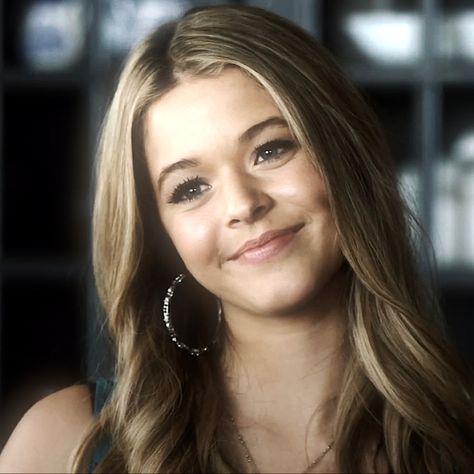 Madison + Core + Aesthetic, Alison Pretty Little Liars, Alison Dilaurentis, Pretty Little Liars Fashion, Pll Fashion, Pretty Little Liars, Blonde Highlights, Blonde Girl, Gossip Girl