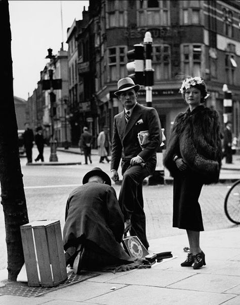 30 Stunning Black and White Photographs of London in the 1930s and 1940s ~ vintage everyday Hitsville Usa, Florence Ballard, People On The Street, Mary Wilson, Cross Road, Vintage Guide, The Supremes, Diane Arbus, London History