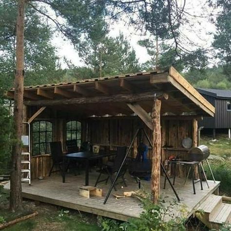 Rustic Door Hardware, Rustic Kitchen Designs, Bbq Shed, Rustic Outdoor Kitchens, Backyard Playhouse, Rustic Door, Patio Pergola, Outdoor Shelters, Backyard Pavilion