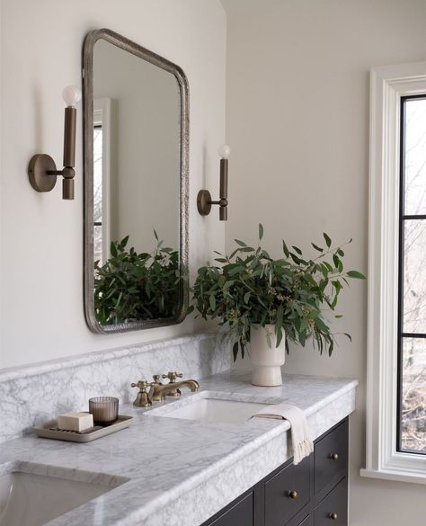 Lamp On Bathroom Counter, Mcgee Bathrooms, Mcgee House, Primary Bathroom Design, Primary Bath, Pretty Bathrooms, Primary Bathroom, Ivy House, Minimalist Lighting