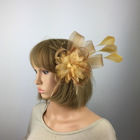 Gold Fascinator on Clip Sandy Fascinator Beige Nude Gold - Etsy UK Races Hair, Diy Fascinator, Gold Fascinator, Ascot Races, Mini Hats, Beige Wedding, Wedding Fascinators, Hens Night, Golden Wedding