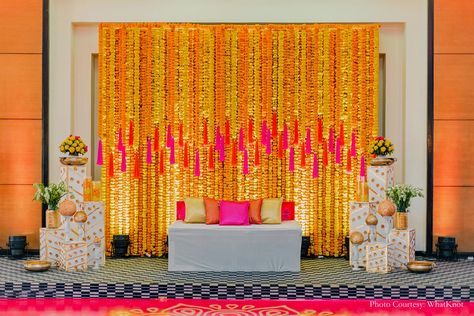 Weddings Decorations Elegant Romantic, Haldi Decoration Ideas, Haldi Ceremony Decorations, Haldi Decoration, Mehendi Decor Ideas, Wedding Background Decoration, Mandap Decor, Desi Wedding Decor, Wedding Backdrop Design