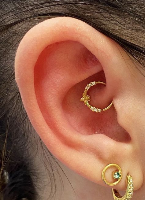 Gold Daith Piercing, Piercing Styling, Daith Ear Piercing, Piercing Aesthetic, Ear Curation, Daith Earring, Daith Rings, Daith Jewelry, Daith Piercing Jewelry