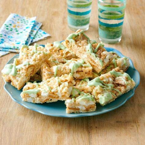 thepioneerwoman Pioneer Woman Key Lime Pie, Cereal Treat Recipes, Easy Spring Cocktails, Memorial Day Desserts, Beach Snacks, Krispy Treats, Cereal Treats, Rice Krispy, Cereal Bars