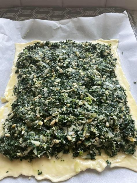 Spinach Pie With Puff Pastry, Spinach Puffed Pastry, Spinach Ricotta Feta Puff Pastry, Spanokita Recipe Puff Pastry, Spinach Pie Puff Pastry, Spinach Feta Puff Pastry, Spinach Squares, Puff Pastry Recipes Dinner, Spinach Puffs