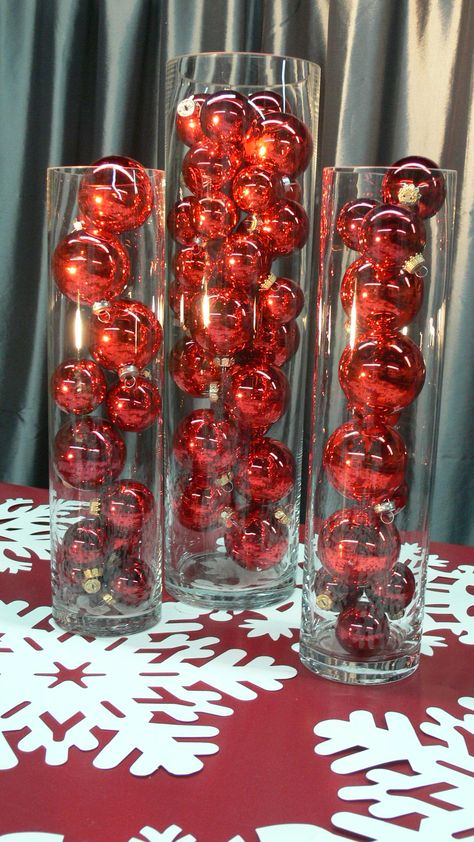 I love plain Christmas Balls in clear vases....we played with all red, in a trio of vases, with different sizes of red. Lovely! Corporate Christmas Party Decorations Centerpiece Ideas, Red Christmas Party Theme, Formal Christmas Party Decorations, Company Christmas Party Decorations, Red And White Christmas Party, Red Party Ideas, Volunteer Christmas, Red Christmas Party, Formal Christmas Party