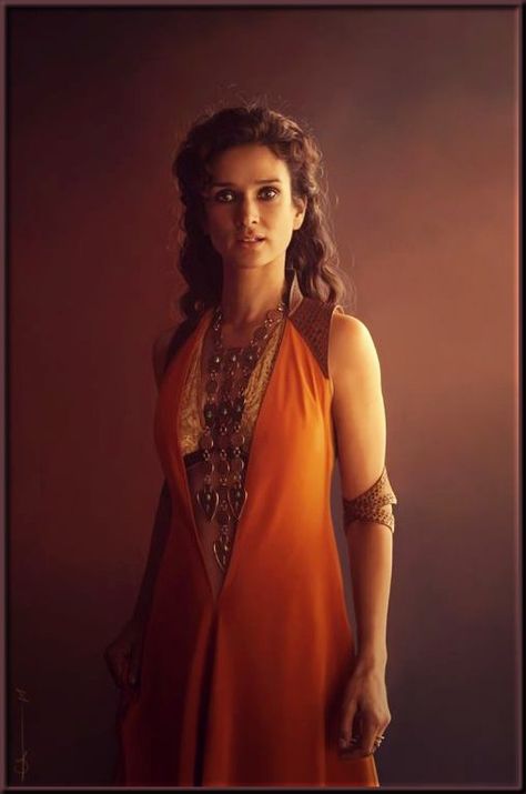 Ellaria Sand (Indira Varma) Asoiaf Houses, Ellaria Sand, Indira Varma, Got Costumes, Game Of Thrones Costumes, Hbo Game Of Thrones, Cersei Lannister, Gra O Tron, Kit Harington