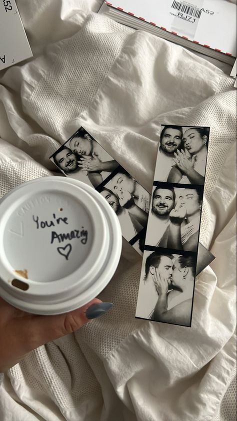 engagement anouncement inspo Simple Engagement Announcement Photo Ideas, Engagement Announcement Aesthetic, Engament Announcements Ideas, Soft Launch Engagement, Engaged Instagram Story, Photo Booth Engagement Photos, Engagment Annoucment, Subtle Engagement Announcement, Photo Booth Engagement