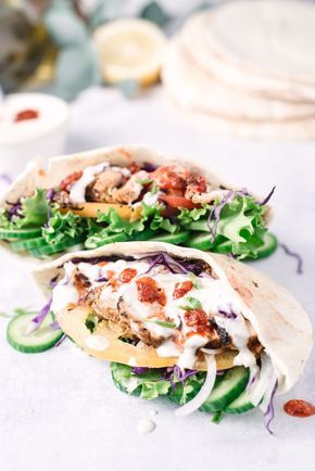 Grilled Chicken Shawarma Pita Pockets filled with homemade chicken, crunchy veggies and a very special yogurt sauce. It’s so simple and so flavorful! Chicken Shawarma Pita, Grilled Chicken Shawarma, Chicken Pita Pockets, Pita Pocket Recipes, Shred 10, Pita Recipes, Chicken Shawarma Recipe, Chicken Pita, Pita Sandwiches