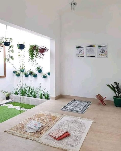 ژیانی دونیا هەرزان فرۆشڪەن بەهە�شتی پێ بڪڕن💚. Muslim Prayer Room Ideas, Prayer Room Ideas, Lots Of Plants, Prayer Corner, Islamic Decor, Prayer Room, Ramadan Decorations, Home Design Decor, Home Design Plans