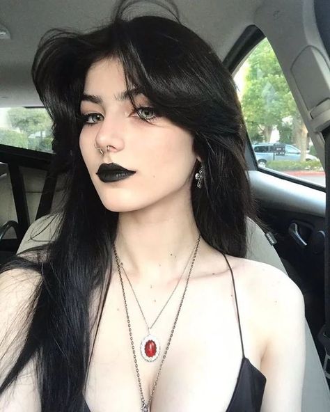 Sinister Darling on Instagram: “Queen of black 🖤 #sinisterdarling” Gothic Hairstyles, Goth Hair, Goth Beauty, Goth Women, Long Black Hair, Goth Aesthetic, Gothic Girls, Pale Skin, Long Black