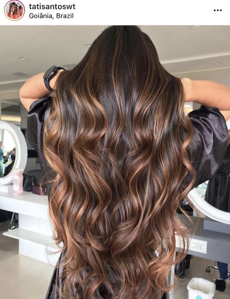 Full Hair Color With Highlights, Hair Color Ideas For Graduation, Balayage For Brown Eyes, Dark Hair Color Ideas For Summer, Golden Balayage On Dark Hair, Cinnamon Highlights On Brown Hair, Honey Caramel Balayage On Dark Hair, Warm Caramel Balayage Honey, Warm Caramel Balayage