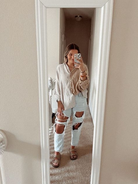 Jeans And Birkenstocks Outfits, Birkenstock Outfit Spring, Birkenstocks Outfits, Neutral Spring Outfit, American Eagle Shoes, Birkenstock Outfit, Mom Jeans Outfit, Amazon Must Haves, Beach Shirt