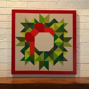 Painted Barn Quilts, Barn Signs, Barn Quilt Designs, Barn Art, Quilted Ornaments, Barn Quilt Patterns, Diy Quilt, Barn Quilt, Christmas Quilts