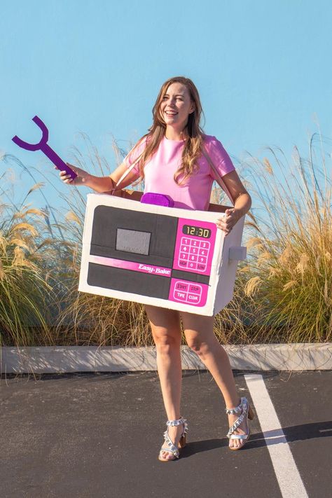 Turn a cardboard box into the Easy Bake Oven 90s kids dreamed of owning! I always wanted one growing up, so I decided to make this Easy Bake Oven costume to add to my list of 90s Halloween costumes! Dress up as this fun 90s toy using cardboard, paint, vinyl/tape and styrofoam to celebrate Halloween this year // #90skids #1990s #90scostumes #halloween #halloweencostume #90stoys #costumesforkids #costumesforadults #cardboard #cricut What To Do For Halloween, Cute Halloween Costumes For Women, Cupcake Costume, Pinata Diy, Easy Halloween Costumes For Women, 90s Halloween Costumes, Quick Halloween Costumes, Box Costumes, Easy Bake Oven