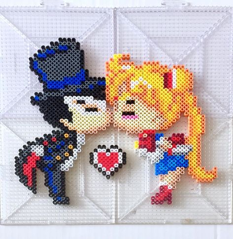 Tuxedo Mask Perler Beads, Sailor Moon Perler, Nerd Valentine, Mini Hama Beads, Rave Ideas, Modele Pixel Art, Piskel Art, Tuxedo Mask, Fuse Bead Patterns