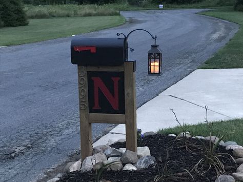 Our new mailbox. I made the metal sign, the hook, and the stand. The solar lantern can be replaced with a hanging basket. Carrot Juice Benefits, Chicken Coop Designs Diy, Mailbox Stand, Clematis Trellis, New Mailbox, Painted Mailboxes, Mailbox Landscaping, Mosquito Repelling Plants, Mailbox Post