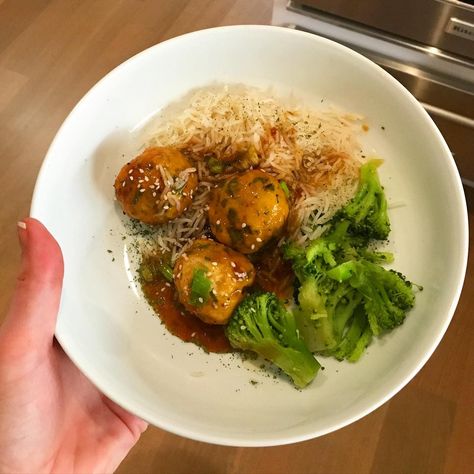 Sesame Chicken Meatballs - A Busy Kitchen Sesame Chicken Meatballs, Asian Chicken Meatballs, Healthy Sesame Chicken, Chicken Meatballs Recipe, Sticky Sauce, Grass Fed Steak, Turkey Cutlets, Raw Pet Food, Chicken Meatball Recipes