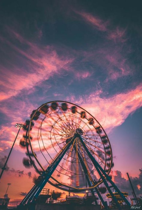 childhood discovered by Zeyna on We Heart It Channel Banner, Ferris Wheels, Wow Photo, Funny Dp, Picture Collage Wall, Sunset Wallpaper, Trik Fotografi, Pretty Wallpaper Iphone, Summer Wallpaper